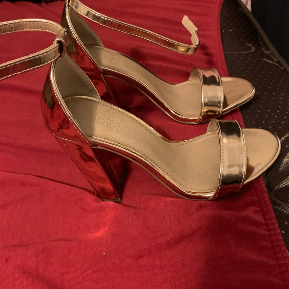 Heels - Picture 2 of 2